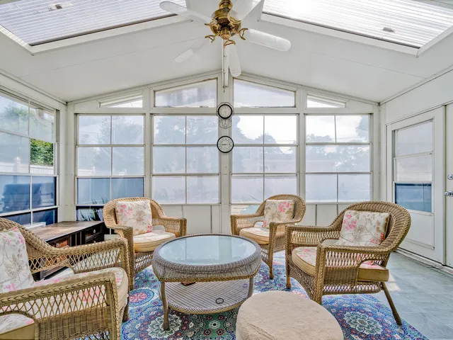 $569,900 | 1121 Greenfield Lane, Mount Prospect, IL 60056