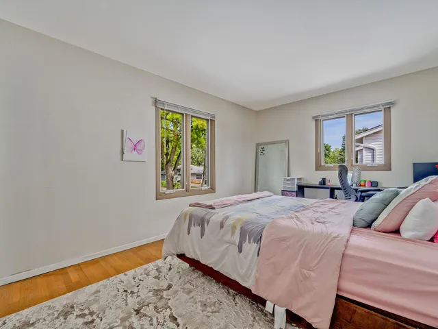 $569,900 | 1121 Greenfield Lane, Mount Prospect, IL 60056