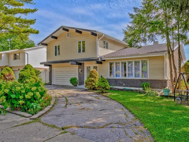 $569,900 | 1121 Greenfield Lane, Mount Prospect, IL 60056