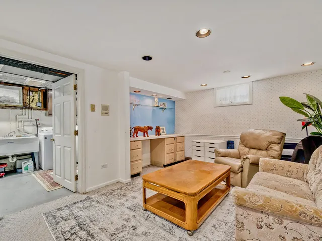 $569,900 | 1121 Greenfield Lane, Mount Prospect, IL 60056