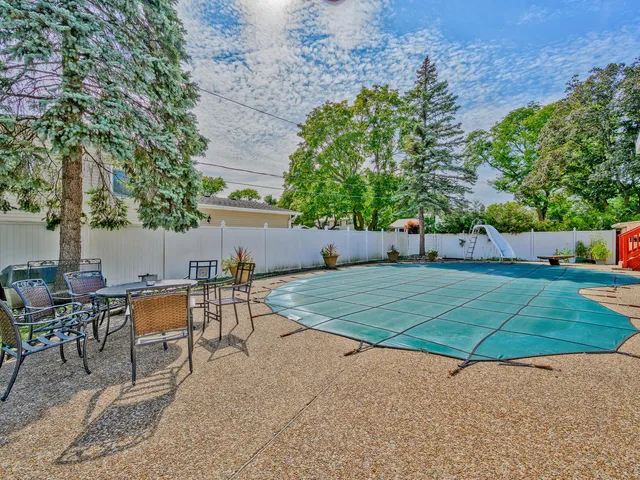 $569,900 | 1121 Greenfield Lane, Mount Prospect, IL 60056