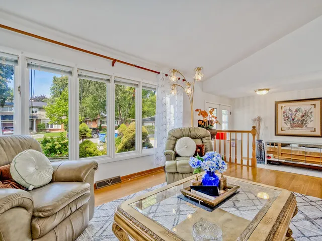 $569,900 | 1121 Greenfield Lane, Mount Prospect, IL 60056