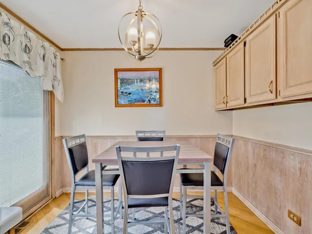 $569,900 | 1121 Greenfield Lane, Mount Prospect, IL 60056