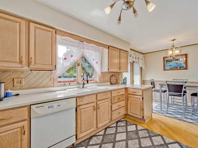 $569,900 | 1121 Greenfield Lane, Mount Prospect, IL 60056