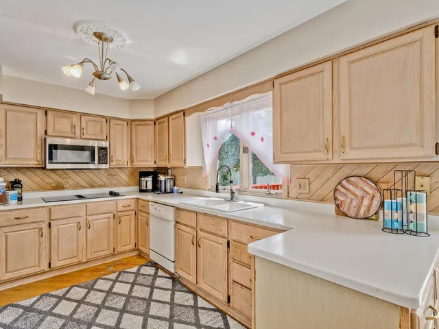 $569,900 | 1121 Greenfield Lane, Mount Prospect, IL 60056