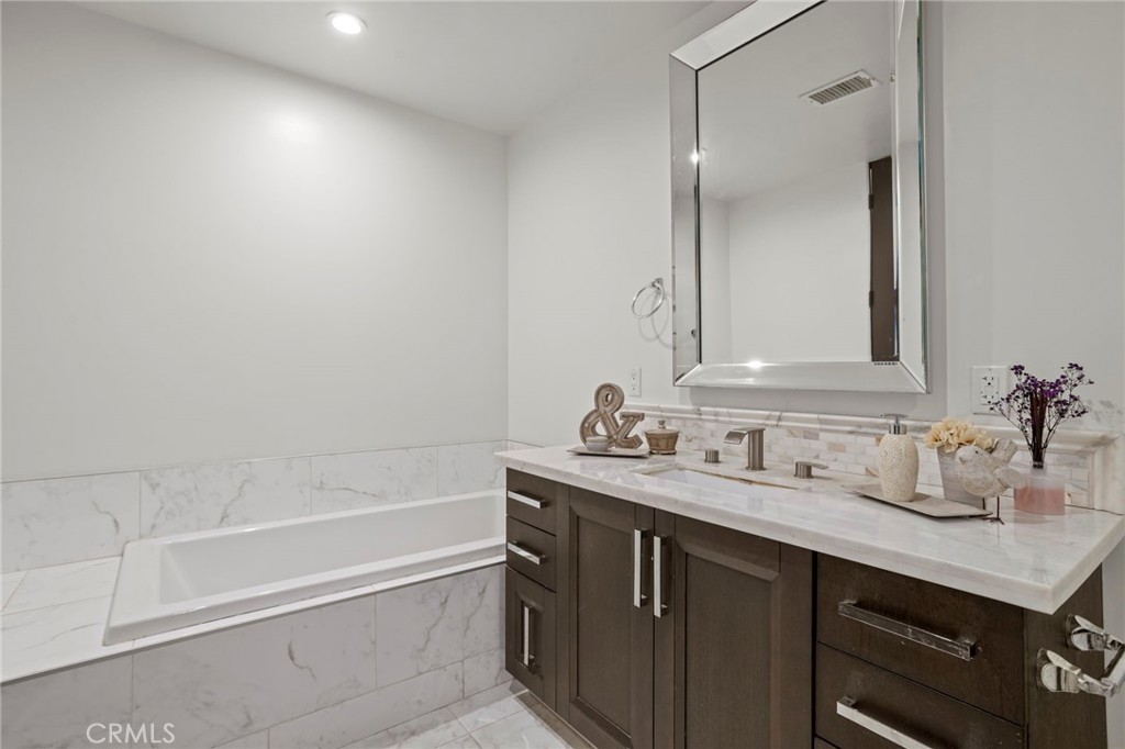 10523 Ashton Avenue, Unit 101 Los Angeles, CA 90024 - Photo 12 of 28