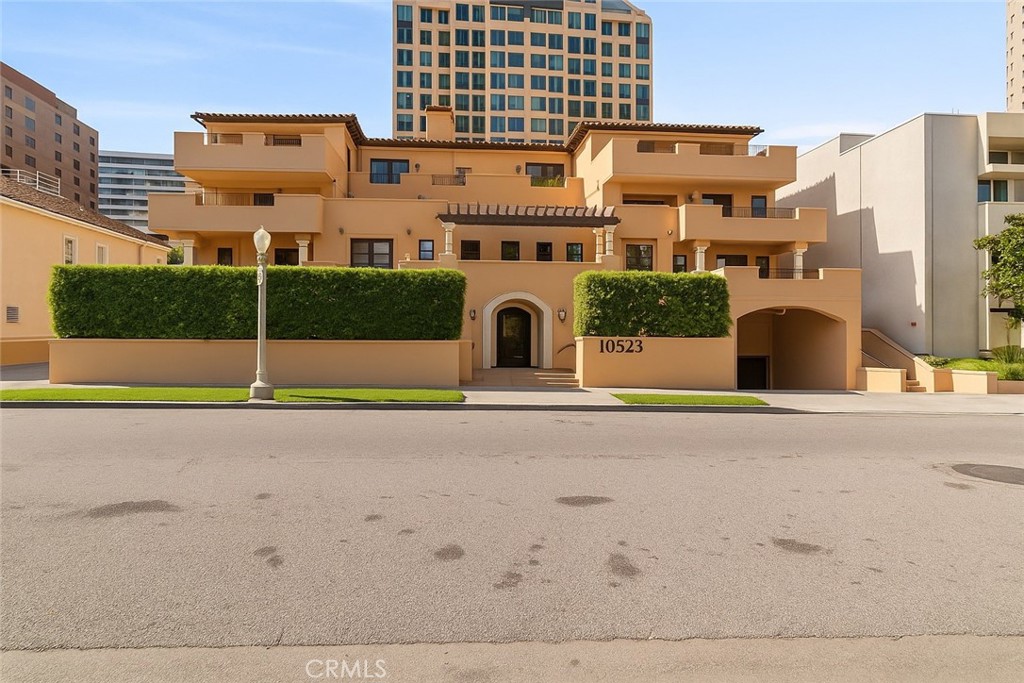 10523 Ashton Avenue, Unit 101 Los Angeles, CA 90024 - Photo 2 of 28