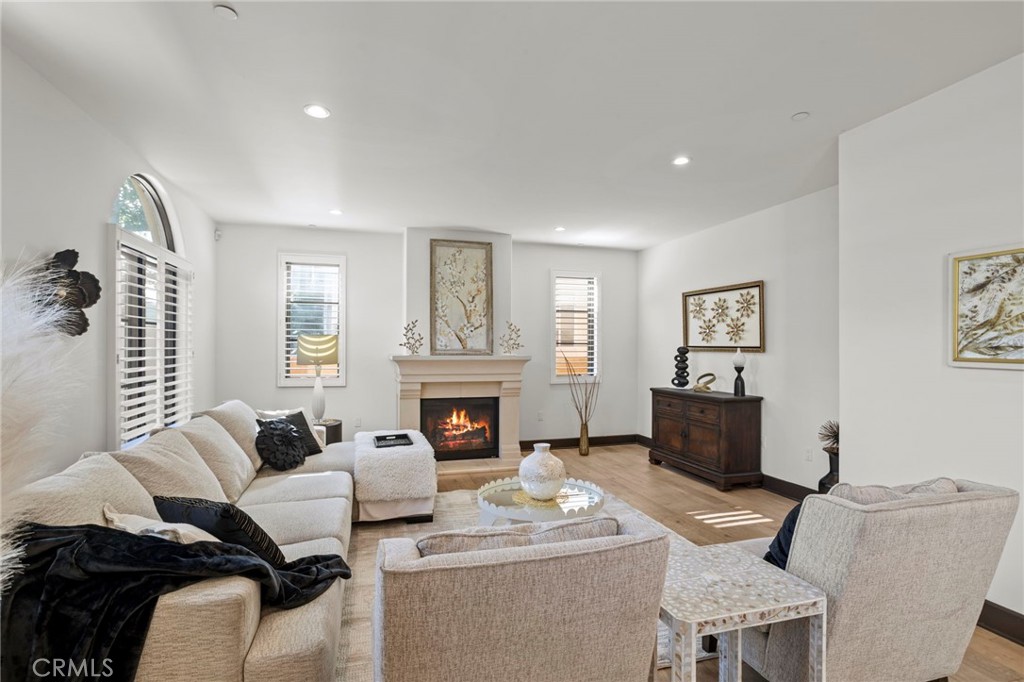 10523 Ashton Avenue, Unit 101 Los Angeles, CA 90024 - Photo 4 of 28