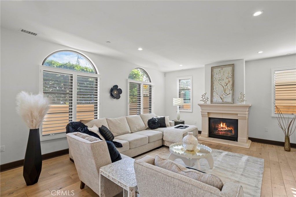 10523 Ashton Avenue, Unit 101 Los Angeles, CA 90024 - Photo 5 of 28