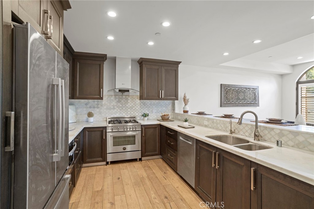 10523 Ashton Avenue, Unit 101 Los Angeles, CA 90024 - Photo 9 of 28