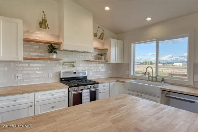 $875,000 | 1837 East Yellow Pine Avenue, Athol, ID 83801