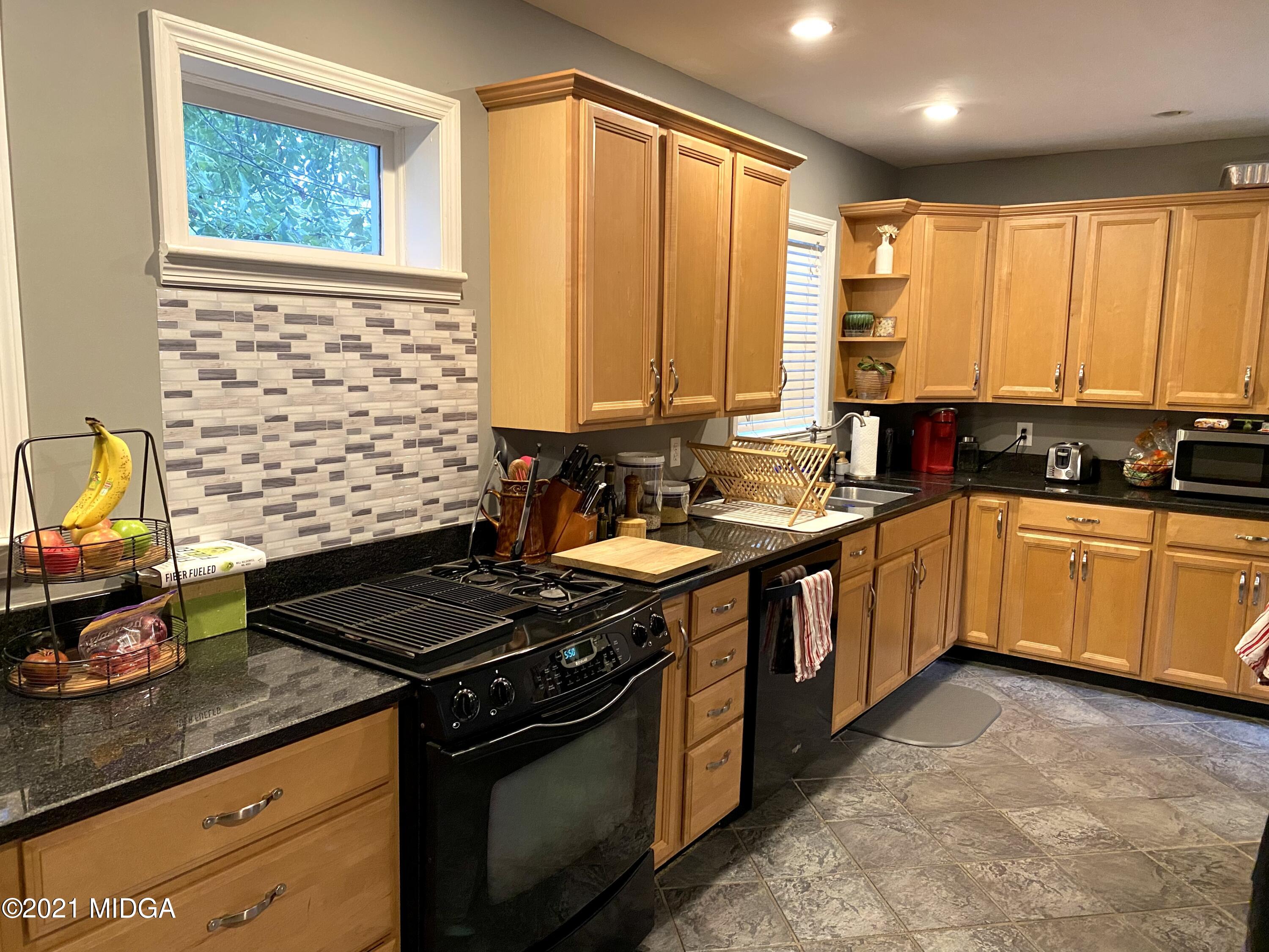 3772 Ridge Avenue Macon, GA 31204 - Photo 5 of 16 79841163-7ECE-41E8-B4A7-72BF44BD7707