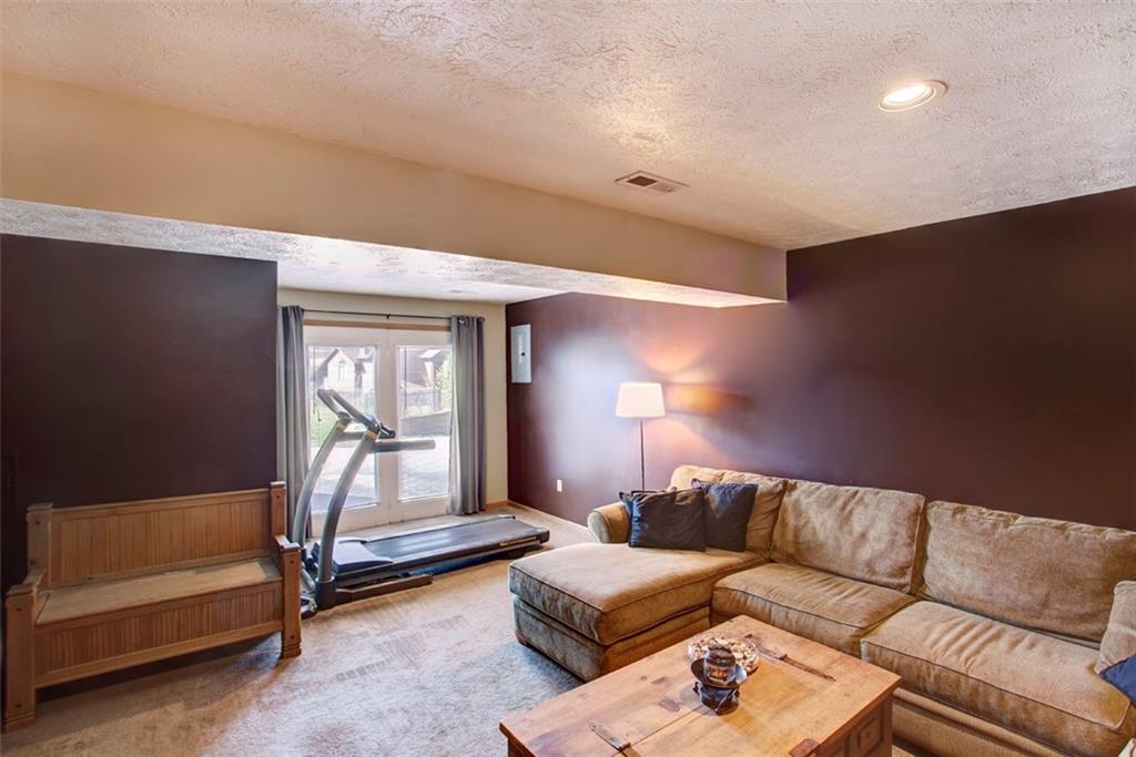 405 Spring Run Drive Monroeville, PA 15146 - Photo 18 of 24