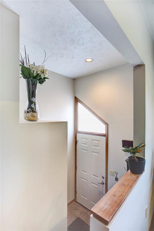 405 Spring Run Drive Monroeville, PA 15146 - Photo 3 of 24