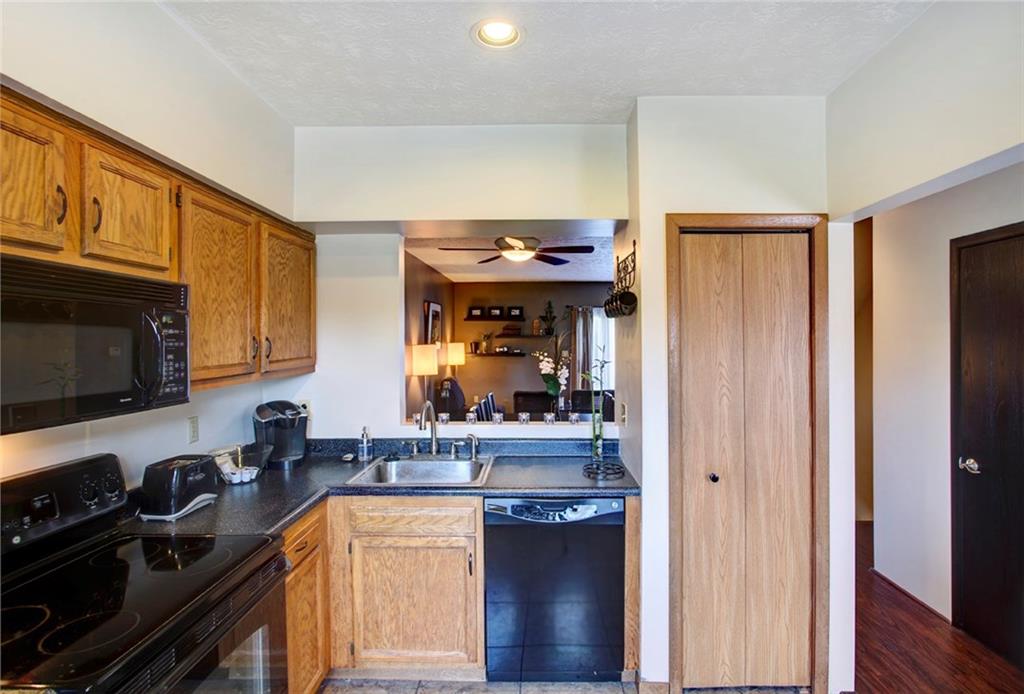 405 Spring Run Drive Monroeville, PA 15146 - Photo 4 of 24