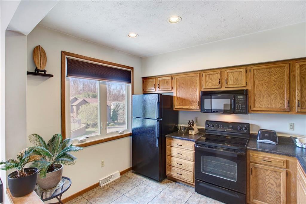 405 Spring Run Drive Monroeville, PA 15146 - Photo 5 of 24