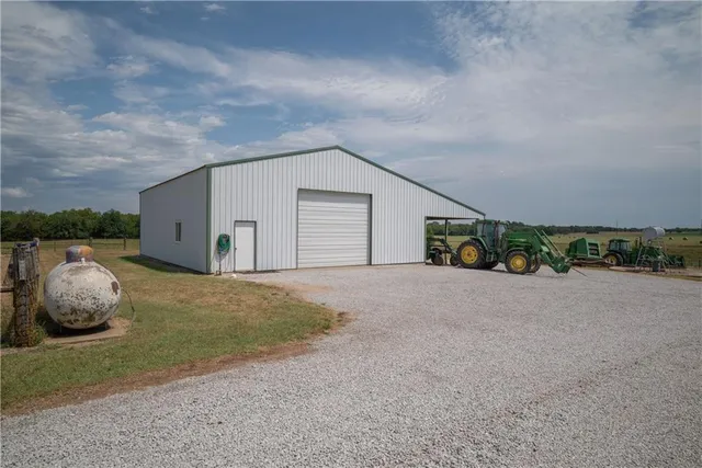 $1,350,000 | 674 North N Highway, Lamar, MO 64759