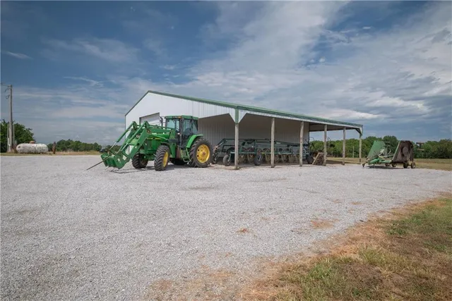 $1,350,000 | 674 North N Highway, Lamar, MO 64759