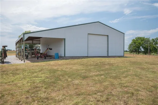 $1,350,000 | 674 North N Highway, Lamar, MO 64759