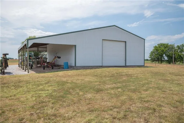 $1,350,000 | 674 North N Highway, Lamar, MO 64759