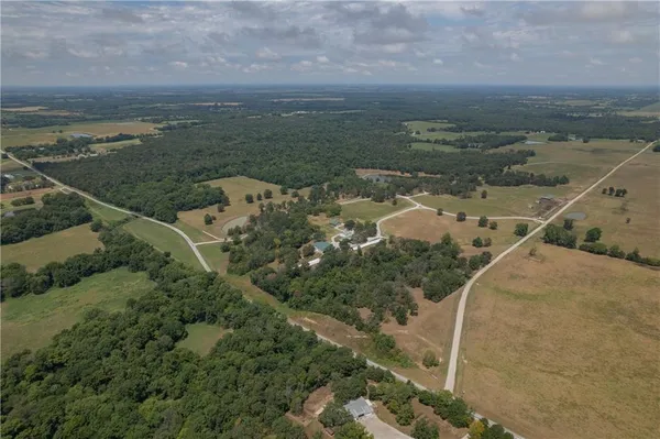 $1,350,000 | 674 North N Highway, Lamar, MO 64759