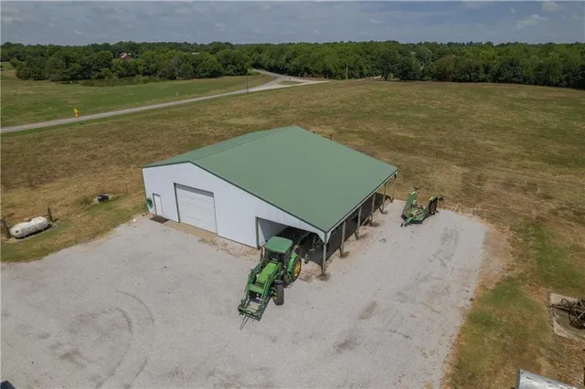 $1,350,000 | 674 North N Highway, Lamar, MO 64759