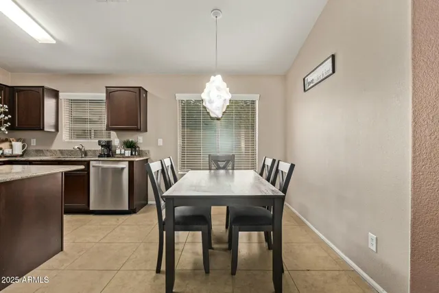 $2,400 | 4045 East Aragonite Lane, San Tan Valley, AZ 85143