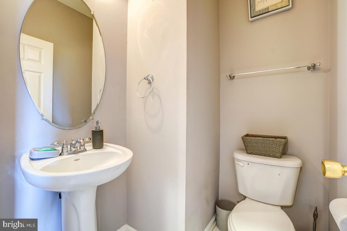 4281 South Capitol Street Southwest Washington, DC 20032 - Photo 46 of 71 a bathroom with a toilet sink and mirror