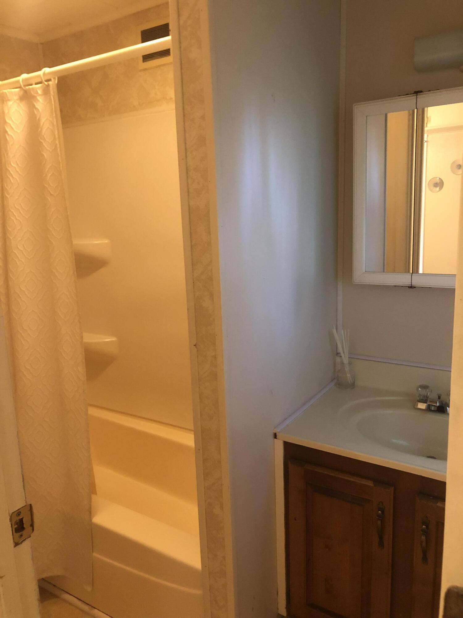 7263 Helen Coloma, MI 49038 - Photo 10 of 14 IMG-1355