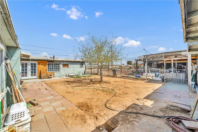 a view of a backyard of the house
