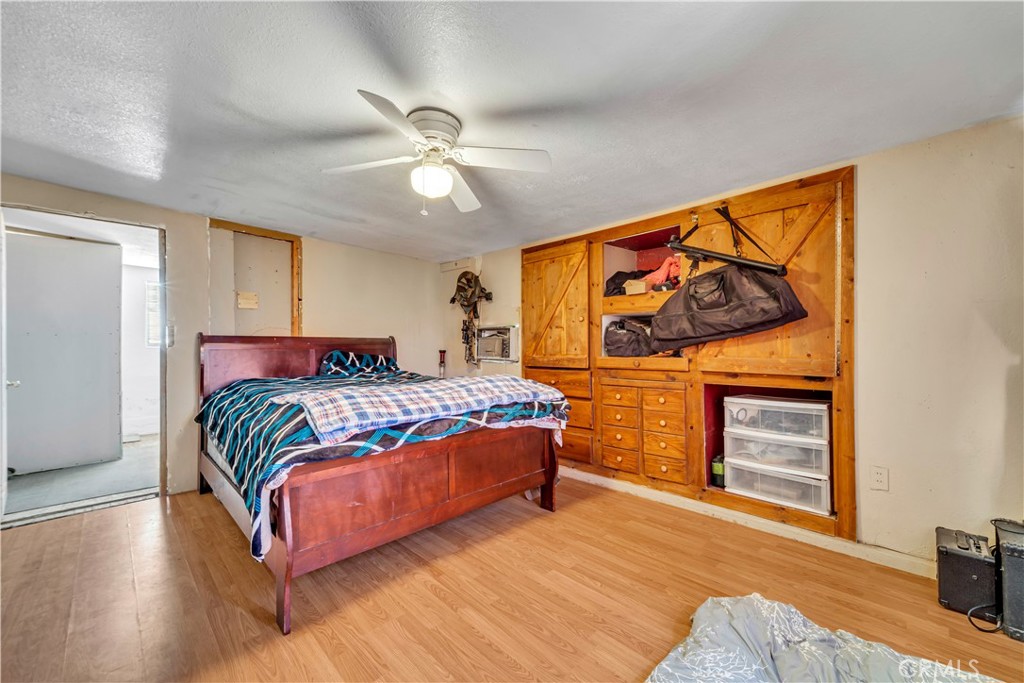 26447 Twenty Mule Team Road Boron, CA 93516 - Photo 41 of 61 a bedroom with a bed and a painting on the wall