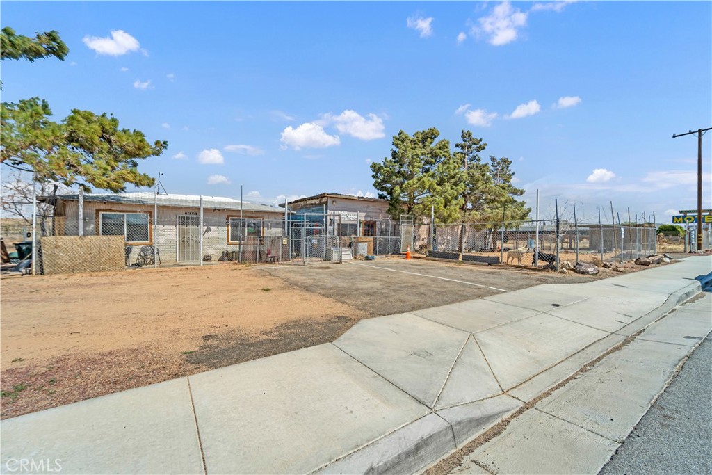 26447 Twenty Mule Team Road Boron, CA 93516 - Photo 9 of 61 a view of multiple houses with a yard