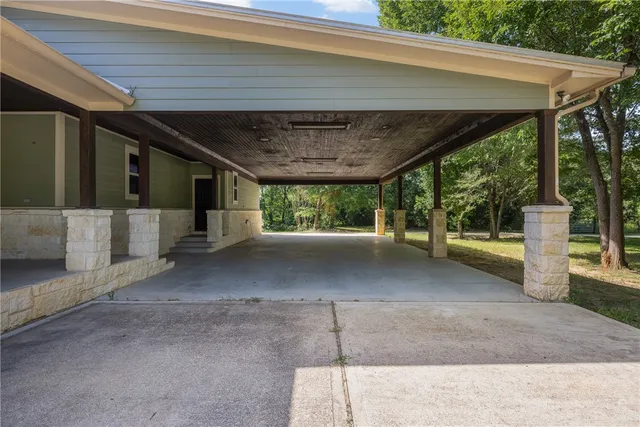a view of a house with porch and garden