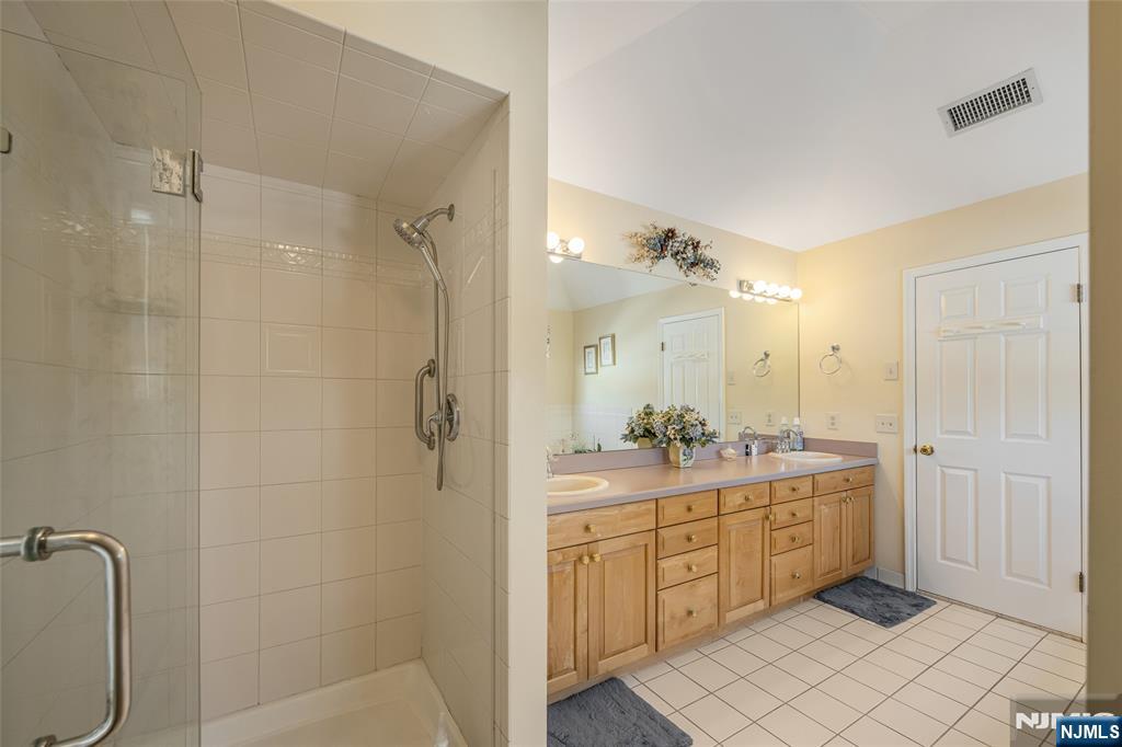 12 Catherine Terrace Park Ridge, NJ 07656 - Photo 13 of 19