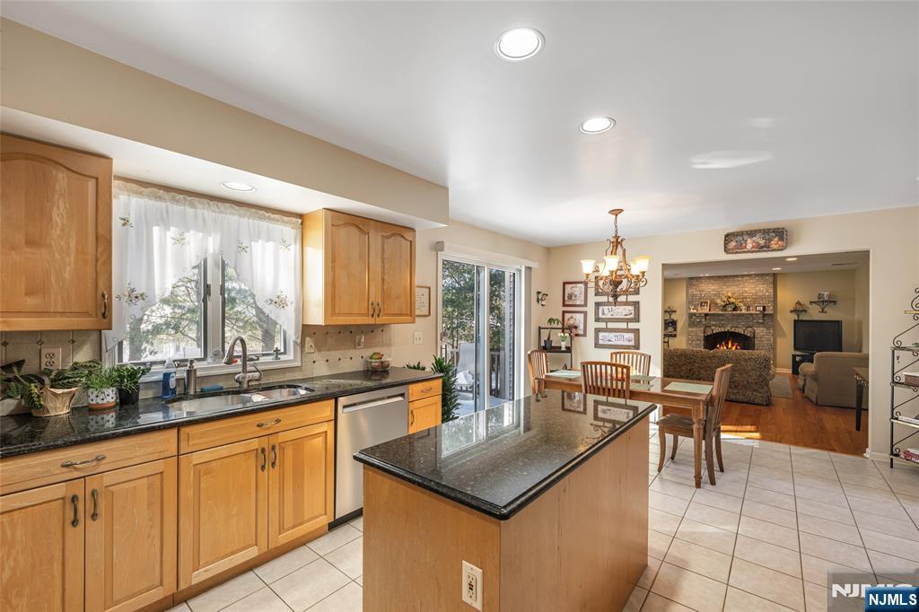 12 Catherine Terrace Park Ridge, NJ 07656 - Photo 9 of 19