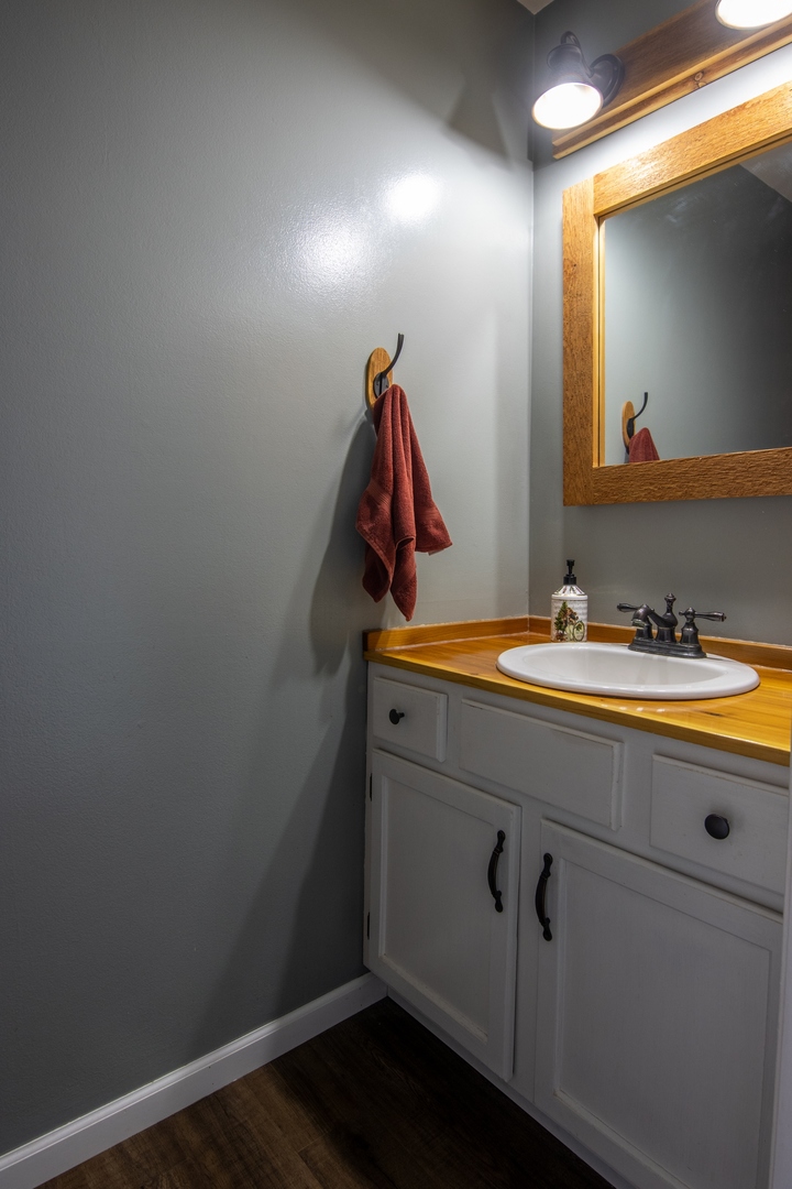 619 Chatham Circle Algonquin, IL 60102 - Photo 18 of 37 a bathroom with a sink and vanity