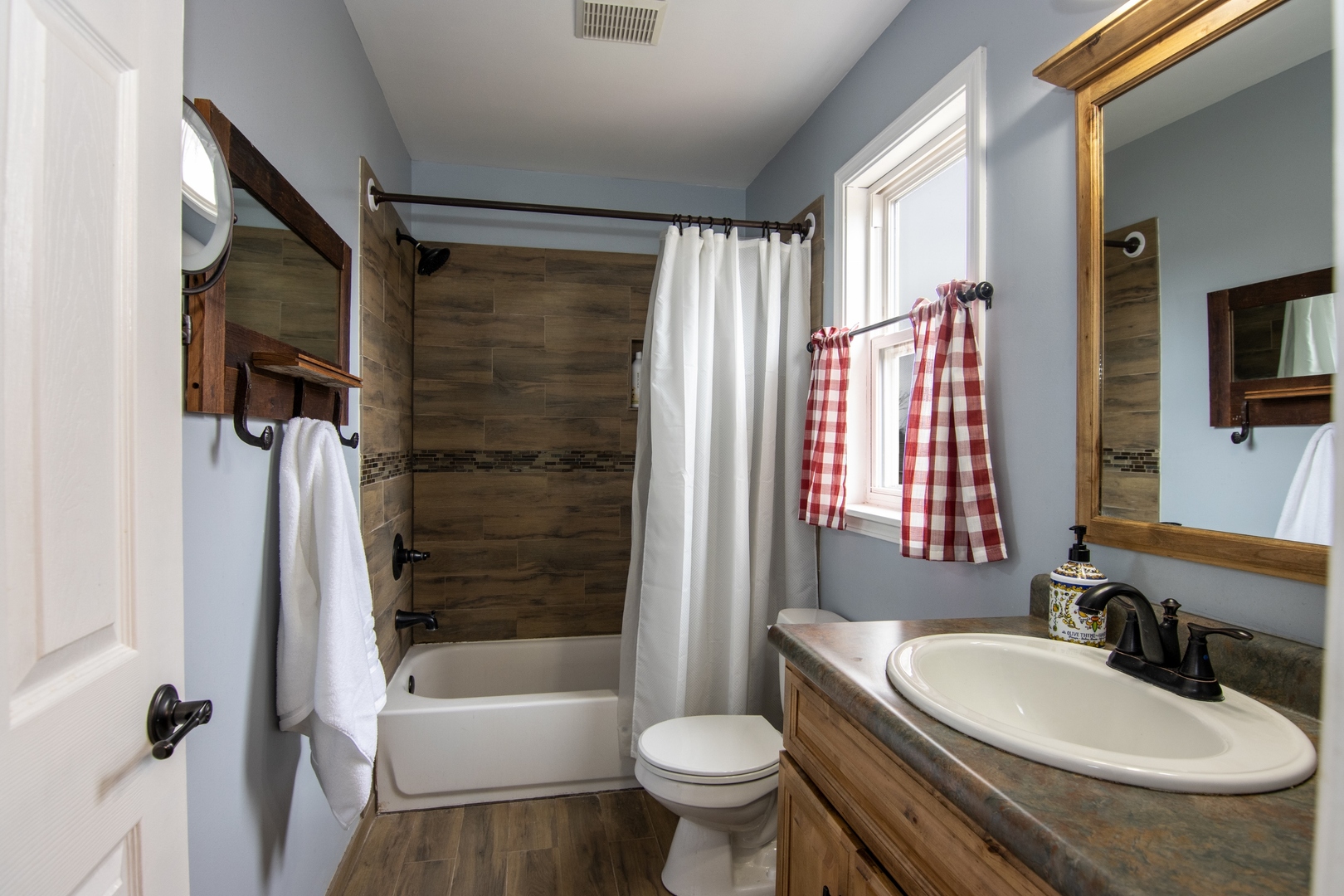619 Chatham Circle Algonquin, IL 60102 - Photo 22 of 37 a bathroom with a sink toilet bathtub and shower