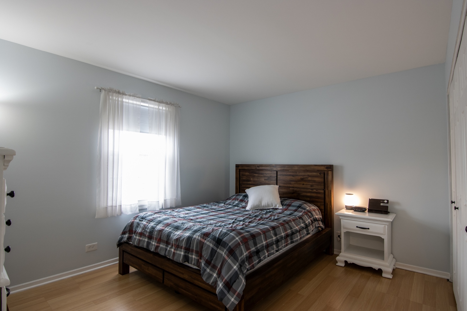 619 Chatham Circle Algonquin, IL 60102 - Photo 25 of 37 a bedroom with a bed and a window