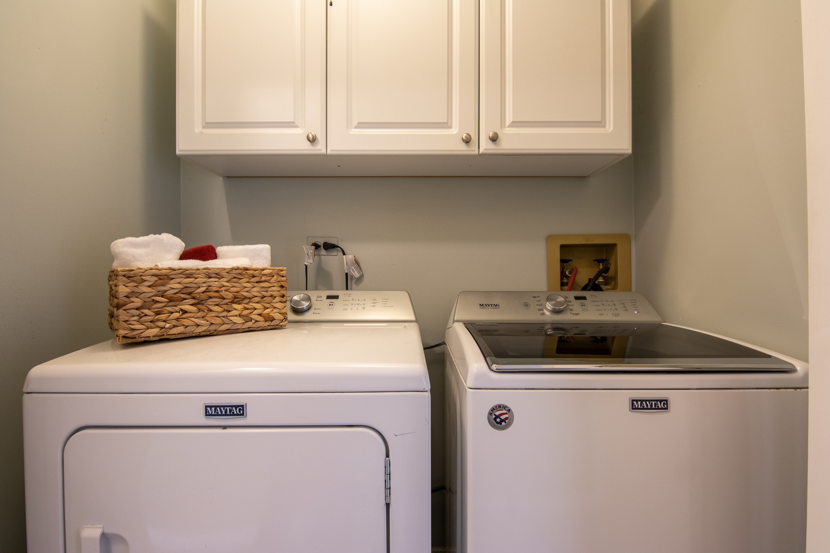 619 Chatham Circle Algonquin, IL 60102 - Photo 29 of 37 a utility room with dryer and washer