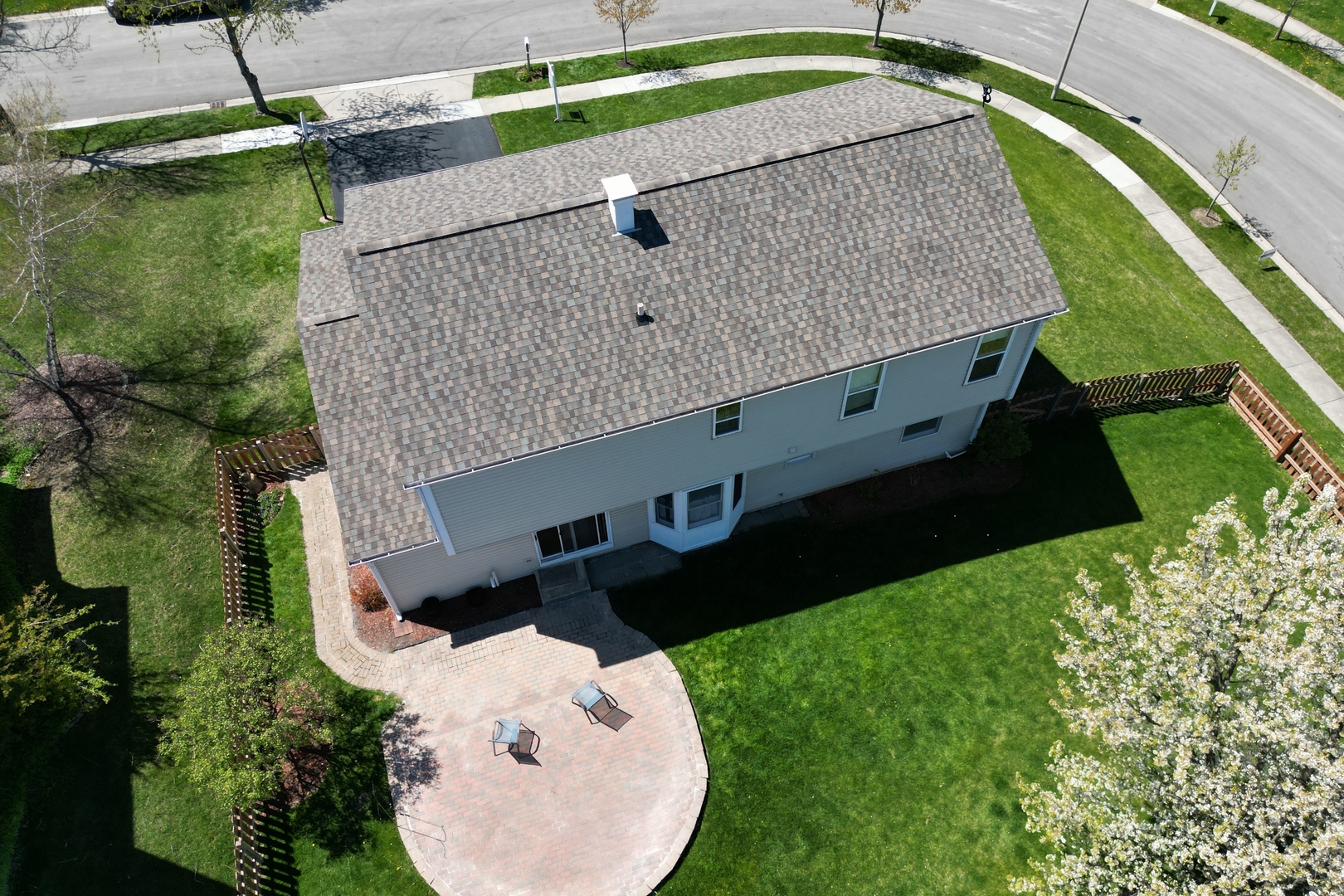 619 Chatham Circle Algonquin, IL 60102 - Photo 32 of 37 an aerial view of a house having yard
