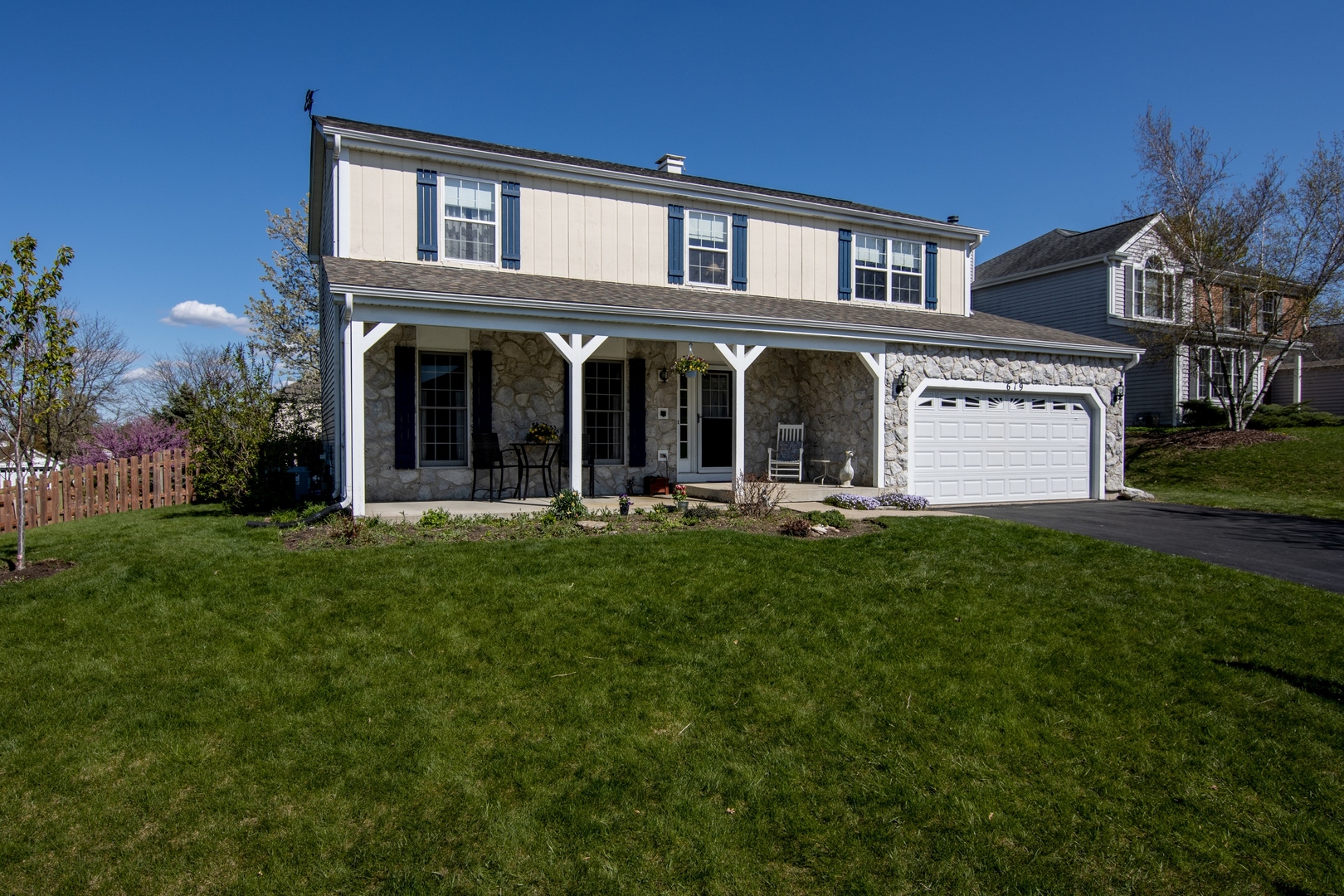 619 Chatham Circle Algonquin, IL 60102 - Photo 4 of 37 front view of house with a yard