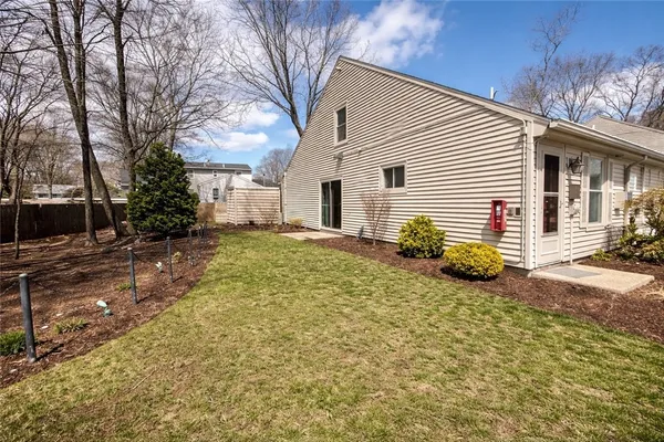 $279,999 | 565 Smithfield Road, Unit D8, North Providence, RI 02904