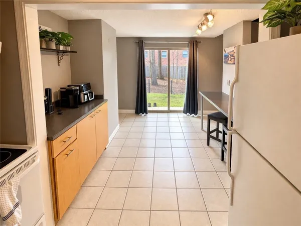 $279,999 | 565 Smithfield Road, Unit D8, North Providence, RI 02904