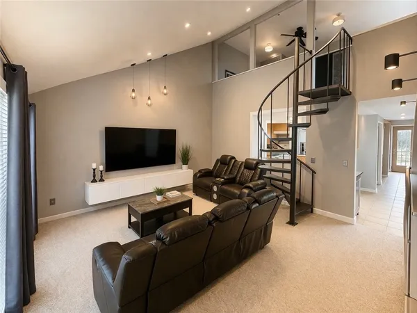 $279,999 | 565 Smithfield Road, Unit D8, North Providence, RI 02904