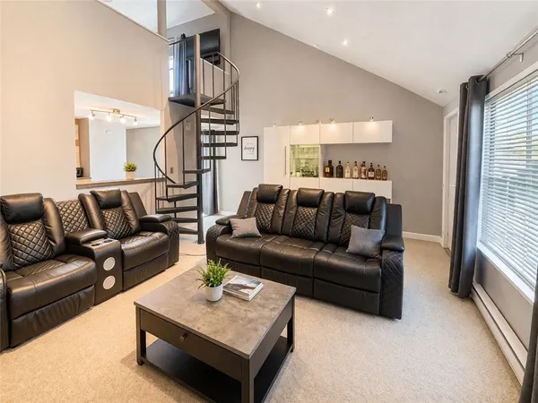 $279,999 | 565 Smithfield Road, Unit D8, North Providence, RI 02904