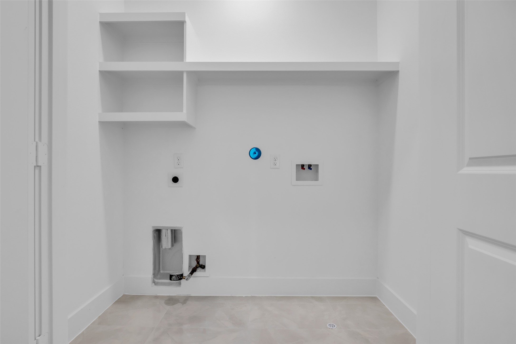 1506 Griffin Street Houston, TX 77009 - Photo 27 of 38 Laundry room up has electric and gas for dryer hook up.