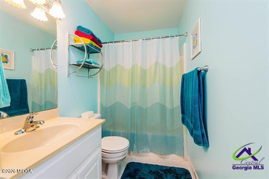 200 Atrium Court Warner Robins, GA 31088 - Photo 21 of 31 a bathroom with a sink and toilet