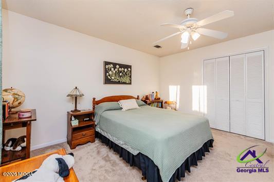 200 Atrium Court Warner Robins, GA 31088 - Photo 27 of 31 a bedroom with a bed and a chandelier
