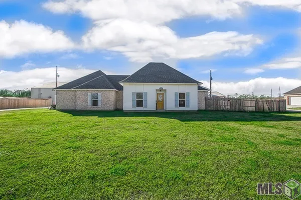 $374,900 | 1522 Lamotte Lane, Port Allen, LA 70767