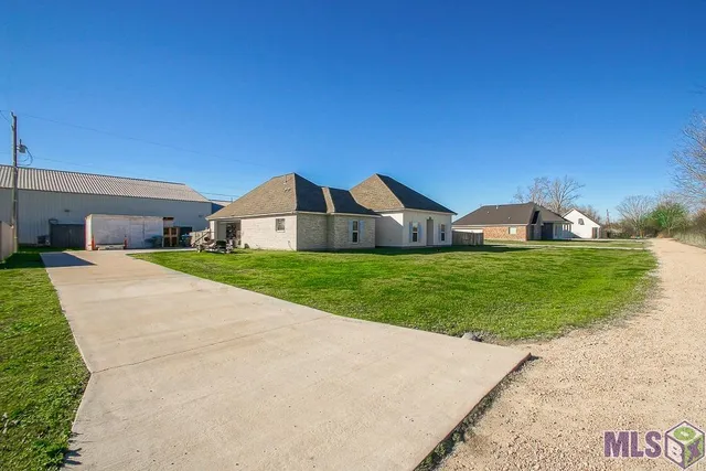 $374,900 | 1522 Lamotte Lane, Port Allen, LA 70767